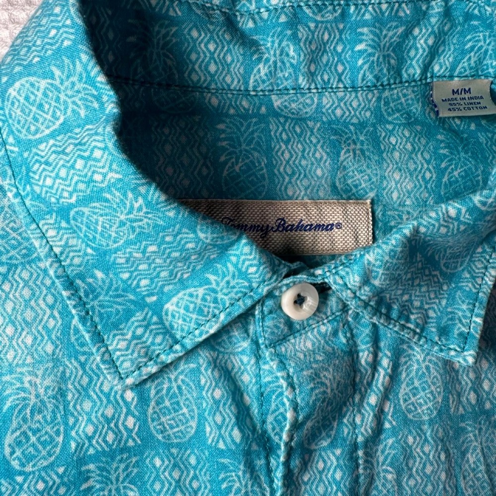 Tommy Bahama blue & white checkered short sleeve button up shirt in Medium. - Picture 2 of 3